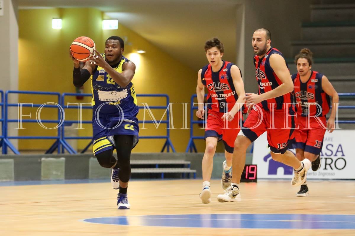 L'MVP Bellinfusto 💪di Taranto-Ostuni è Cedric Kasongo!
Per lui 18 punti con 7/12 dal campo, 7 rimbalzi, 4 assist, 4 recuperi e un sontuoso 26 di valutazione.
Scaricate Slyvi 📱, se non lo avete ancora fatto (qui goo.gl/Qx3FMm) e votate il vostro migliore in campo! 💛💙