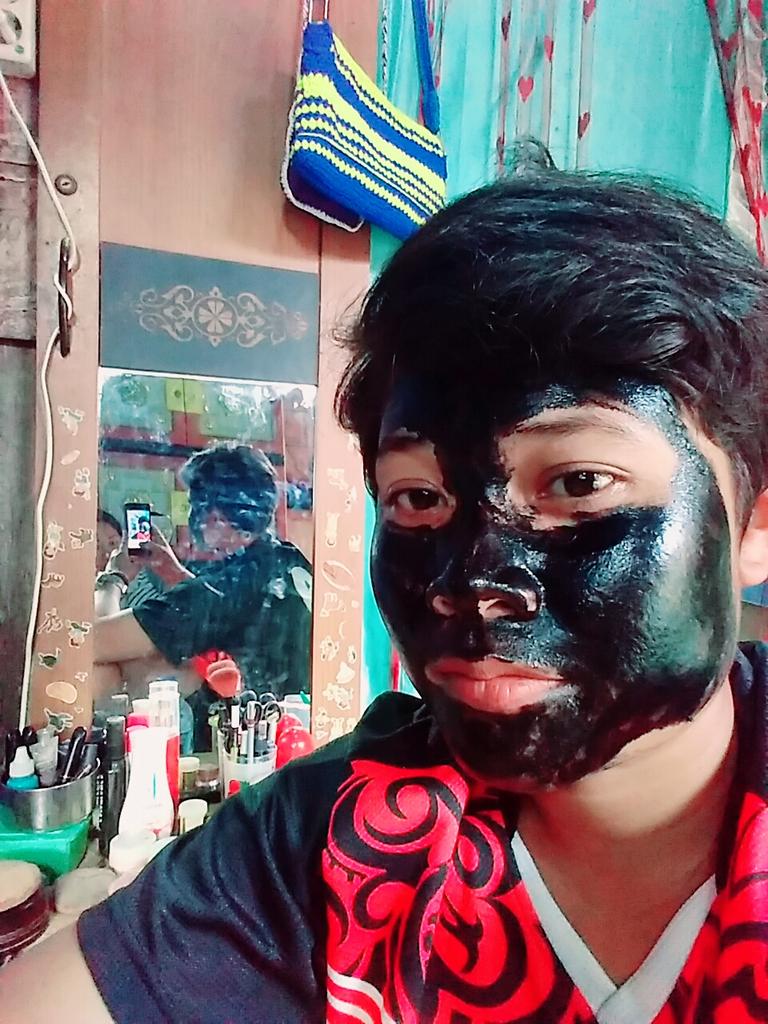 endah141098's tweet photo. Lg maskeran https://t.co/Yp9zOhlWmF