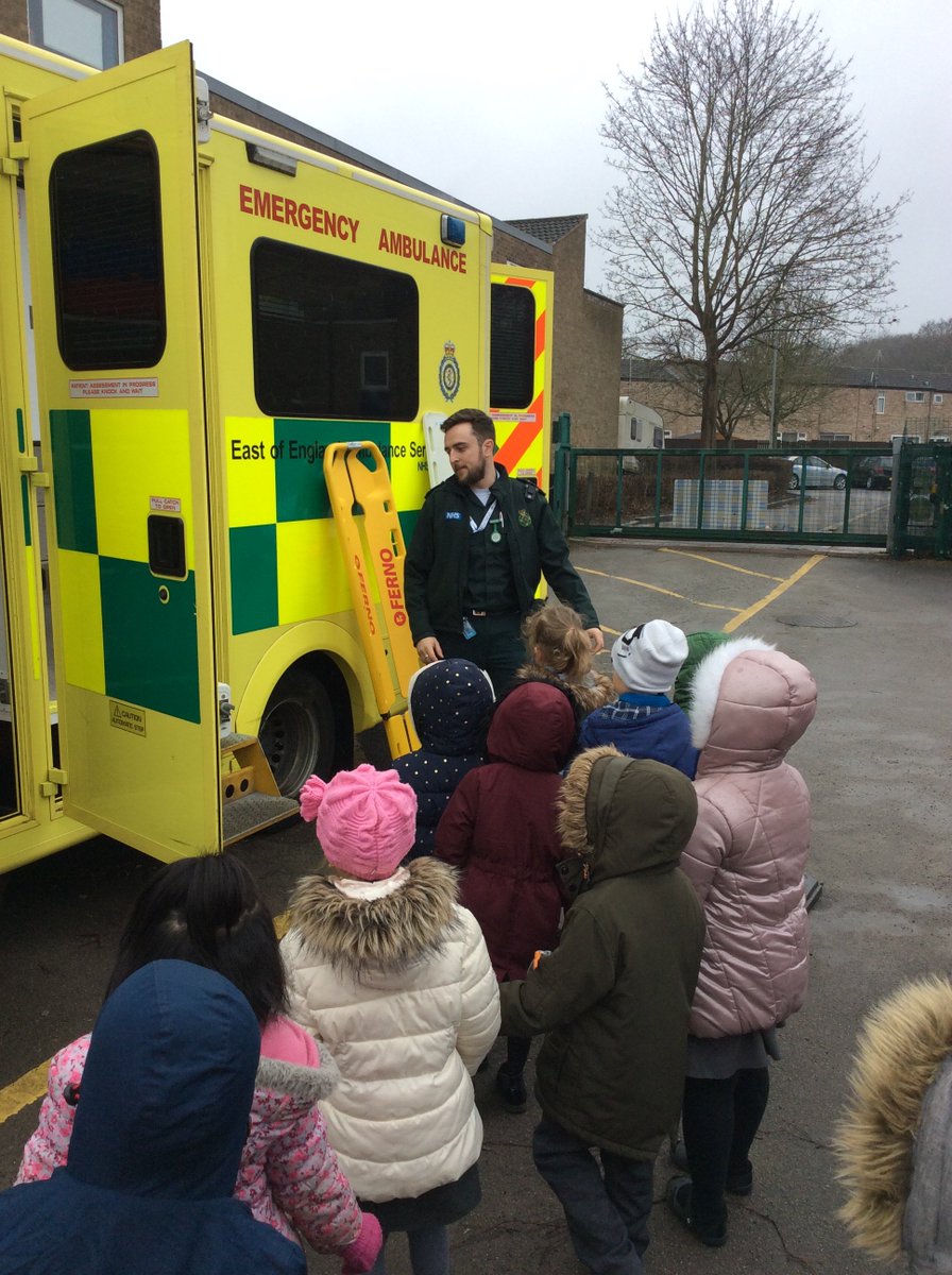 EyrescroftPS's tweet photo. Thank you to Tom @EastEnglandAmb for bringing his ambulance and equipment to show EYFS. We had a fantastic morning. #safeandsound #peoplewhohelpus https://t.co/2gSc1e45ue