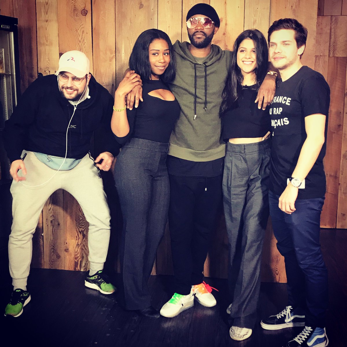 blackpillsFR's tweet photo. Le dernier épisode de #KETCHUPMAILLOT avec @fallyipupa01 @ElisaParn @Hakimjemili @lb_anthony @eve_tounkara est en ligne sur #Blackpills ! RDV sur l'app 👉 https://t.co/BQUHJk05zT https://t.co/p2HpliAo3T