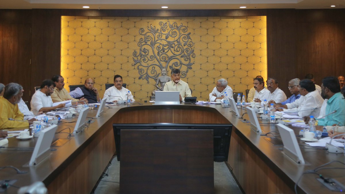 ncbn's tweet image. రాష్ట్రం ఇప్పుడు కీలక కూడలిలో ఉంది. ఈ సమయంలో అందరి మద్దతు అవసరం, అందుకే అఖిల పక్షాలు, సంఘాలతో సమావేశం ఏర్పాటు చేశాం. కేంద్రం ఏపీ పట్ల వ్యవహరిస్తున్న తీరు, అరకొర కేటాయింపులు, అసత్యాలు అన్నిటినీ అందరి ముందుకు తెస్తున్నా. వీటిపై చర్చించి హక్కుల కోసం సమిష్టిగా పోరాడదాం.