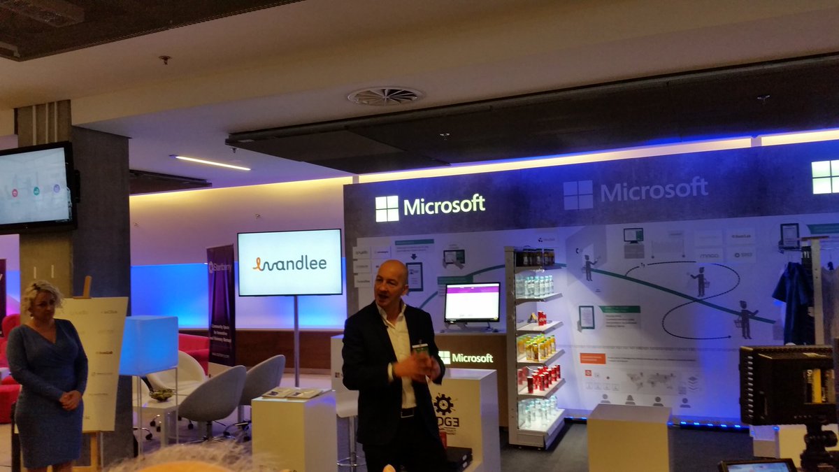 Dig_Excellence's tweet photo. Digital Business Transformation Summit otwiera @microsoft prezentacją  sklepu przyszłości zbudowanego na technologiach #retailtech https://t.co/0yslMm0JTP
