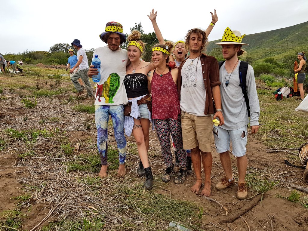 Greenpop's tweet photo. Look at all these happy faces during the planting on Saturday 😍 thank you to tree donors like @AndydeKlerkcabinetworks and @Irritech that make those smiles and laughers possible 💚 
#ReforestFest 
#jointhetreevolution https://t.co/ngrgiJtMp3