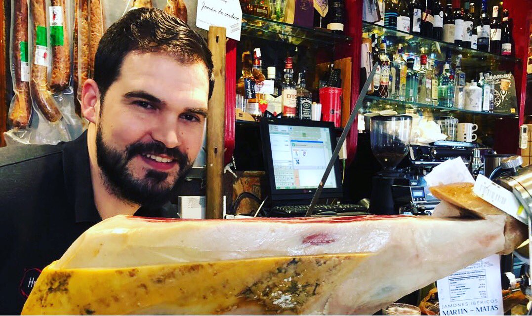 cocinaconalma's tweet photo. El arte de #cortarjamon!!! Que bien se nos da! 😉 ¿te apuntas?
#cocinaconalma #foodporn #instagood #instafoodie #jamonjamon #comerenmadrid #embajadores #hermanosvaldivieso #valdiviesomadrid https://t.co/8BDZF5aMWT