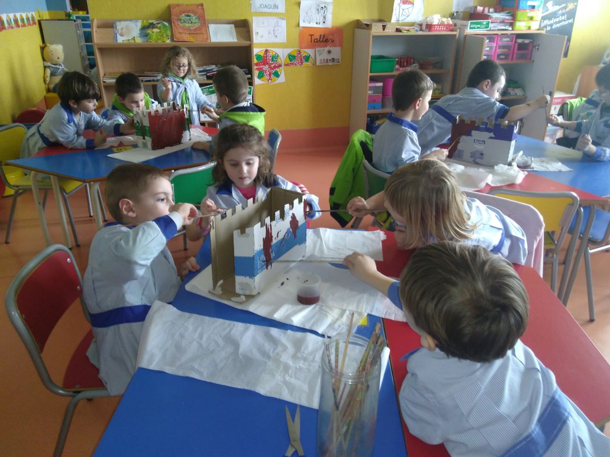 maristas_sarri's tweet photo. Making castles !! Los alumnos de segundo de infantil hemos terminado la unidad de los castillos realizando un castillo con material reciclado.♻️
#aprendizajecooperativo
#letsdoittogether
#proyects
#castles 🏰 https://t.co/dQ59P0dnZr
