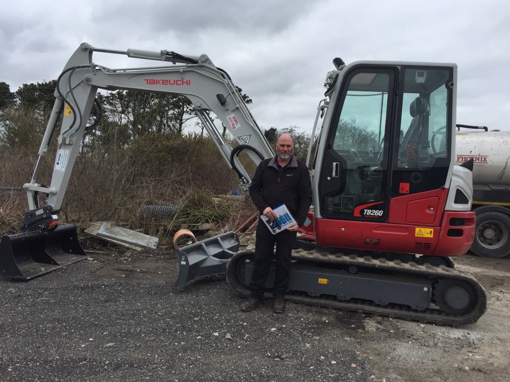 Thank you to E Roberts contractors with their Takeuchi TB260 and thanks to our CBL delivery drivers #Takeuchi #DeliveredOnTime #PlantSales