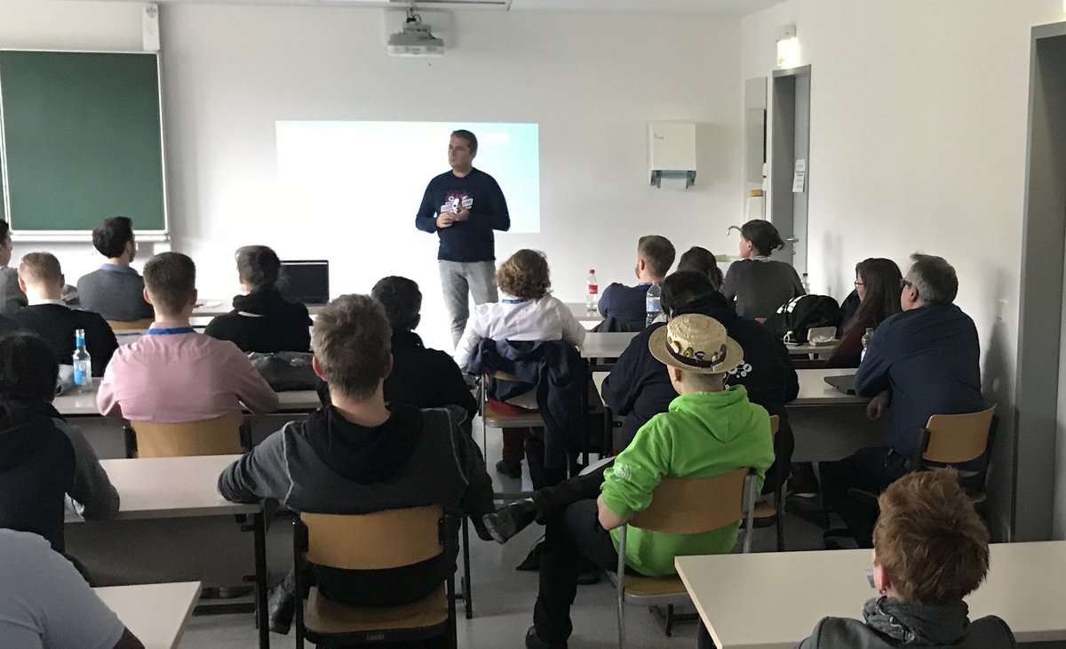 Hier die Pics der Session von <a href="/Fabian_ikono/">Fabian.html.twig</a> und <a href="/ThomasLohner/">Thomas Lohner</a>. Thema wie immer: #performance. Konkret geht´s um Katalogsuche mit <a href="/lizardspumpkins/">Lizards & Pumpkins</a>. Tool integriert und schon gibts super schnelle Suchergebnisse im Shop!
Den beiden macht es schon mal einen Riesenspaß! #eccj18 #php