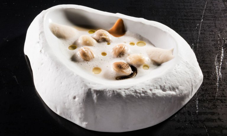 identitagolose's tweet photo. .@DisfrutarBCN, technique and enjoyment.
During the lesson in Milan, the Catalan trio presented Oc'oo, a Korean tool with endless features https://t.co/2yQT2Ymtg3 #IGmi18 https://t.co/wLsbHnwDHd