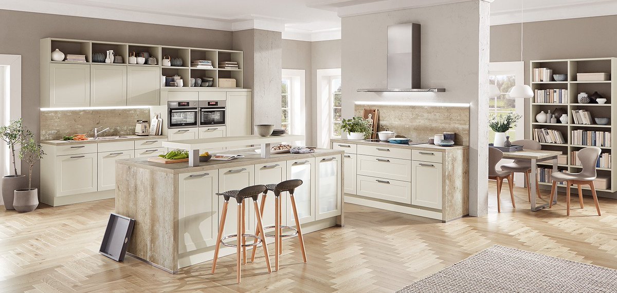 Toda cocina necesita, a parte de unos electrodomésticos de calidad, una buena base. ¡Nosotros te ofrecemos no sólo una, sino las dos cosas! Entra en nuestra web hnosperez.com/muebles/ y descubre una gran gama de cocinas en las que puedes inspirarte para crear la tuya propia.