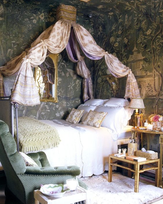 TuckerandMarks's tweet photo. #thepowerofpattern guest bedroom in the legendary Fifth Avenue residence of designer #HowardSlatkin - classic, cozy and chic! https://t.co/azEgxjbeFE