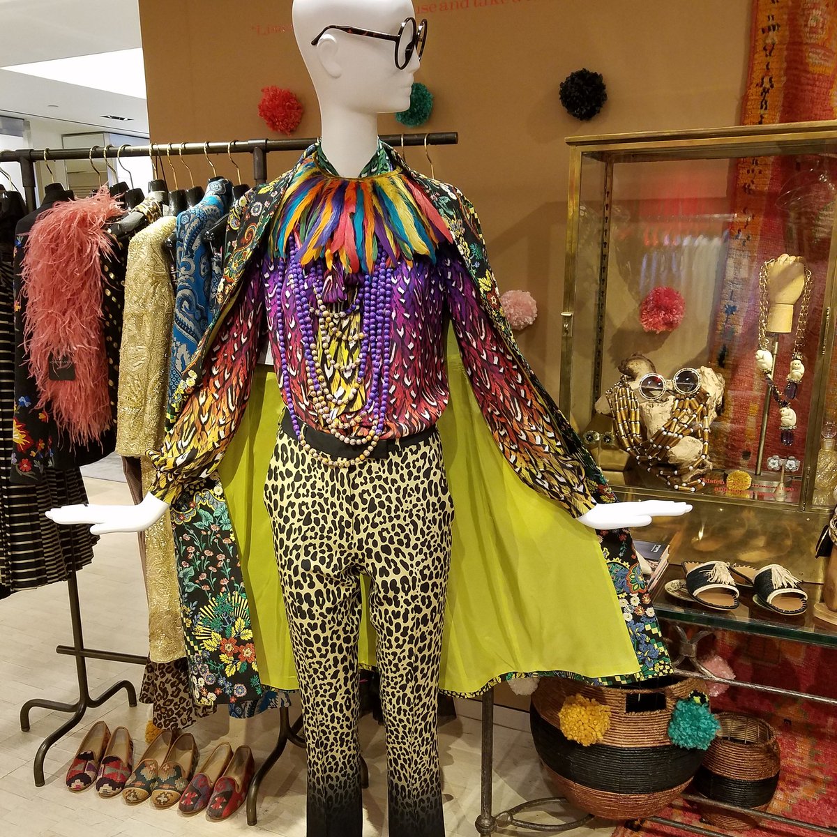 MercedesGPC's tweet photo. Trend watch: everything plus the kitchen sink! The common denominator here would be the color story. Pop of yellow
#storewindow #startupfashion #windowdisplay #window #retail #retaildisplay #retailenvironment #boutiqueretailer #storevisuals #art #fashion #boutique #indieretailer https://t.co/CYlfgFo8r8
