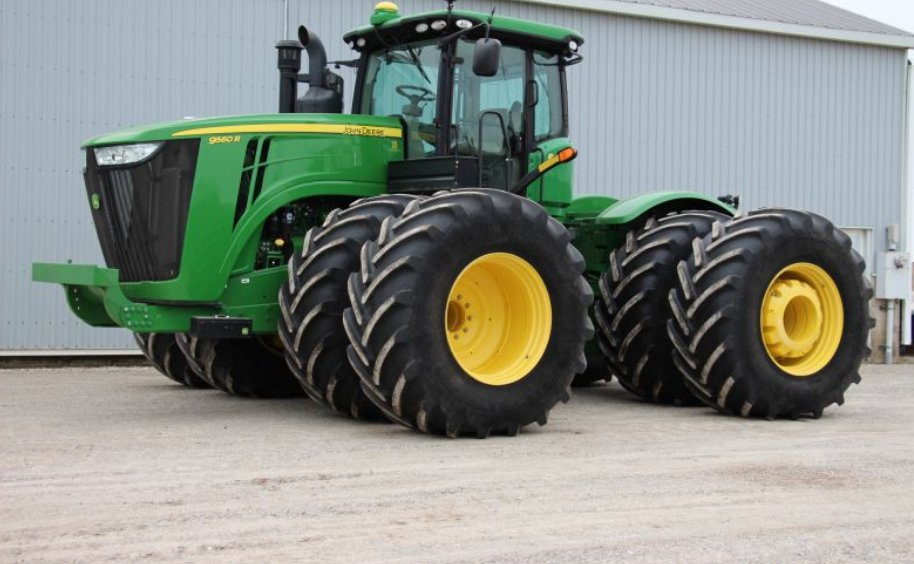 MachineryPete's tweet photo. Walter Farms auction Thursday (March 29) in St. Thomas, Ontario, sale by good folks at Shackelton Auctions...2012 JD 9560R 4WD w/ 2655 hours; JD 7830 w/ 2436 hours; Restored JD 40; 2011 JD S680 4WD combine w/ 1487 sep. hours. Online bidding here: https://t.co/H43ig1nUbv https://t.co/A7wRL8NjdO