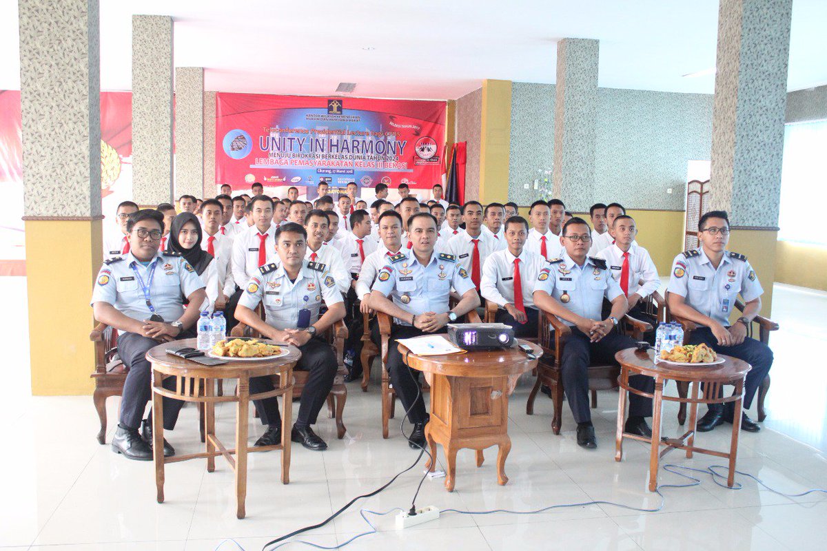 Cikarang, 27 maret 2018. Kegiatan teleconference presidential lecture di LAPAS Kelas III Bekasi dengan tema " unity in harmony". <a href="/lapas_cikarang/">Lapas Cikarang</a> @HMKanwilJabar 
@Kemenkumham_RI 
<a href="/DITJEN_PAS/">DitjenPemasyarakatan</a> @diary_Kemenkumham