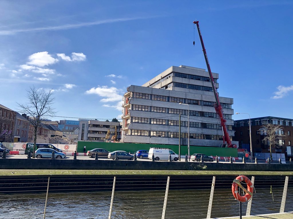 torban69's tweet image. As it’s about to disappear into history, an interesting pic (via Joe Healy) of government buildings, Sullivan’s Quay under construction back in 1981 and the current demolition from last week. #NotMadeToLast