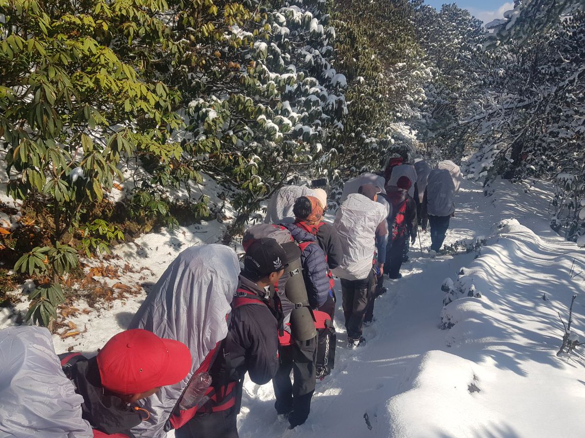 dfodarjeeling's tweet photo. Tourist guide training program was organized by Darjeeling Forest Division (5th to 20th March 2018) for 20 unemployed youths from Forest Protection Committee areas. They got exposure in various subjects ranging from trekking, hospitality, river rafting...to bird watching https://t.co/tqcbxjDDys