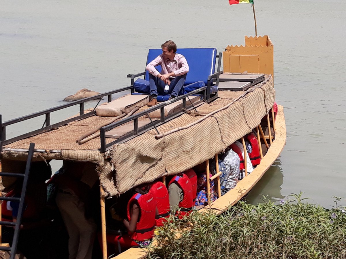 bazoucoul's tweet photo. The King of the Niger river @larsheemskerk let's collect  some water quality data with underwater drone @indymo @akvo #ABFN https://t.co/EeavuqtiNm