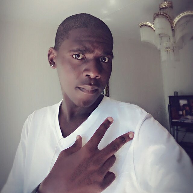 LusiSihle's tweet photo. #NewProfilePic https://t.co/JgJ8P0D4rU