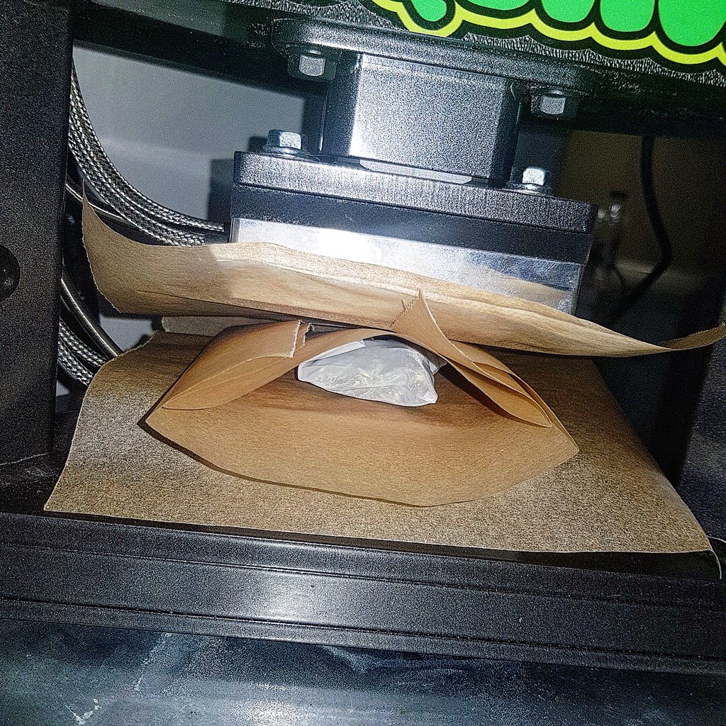 HempBotanicsUK's tweet photo. Come down to our shop on #PortobelloRoad #london for a demo of our in-house SASQUASH rosin press. We can press our 100% legal and CBD rich hemp buds - 16% CBD - Cherry โOโ Baby for you to produce some wonderful organic #solventless #CBD #rosin
#feedyourecs #buysafe #labtested https://t.co/Id2EaUZIFv
