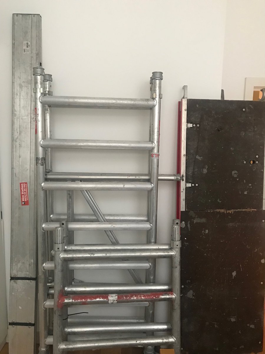 Chickenbutty08's tweet photo. This is what happens when you want to paint, but you have eleventibillion metre high ceilings #justcallmeBob https://t.co/5z7m0D8Uvc