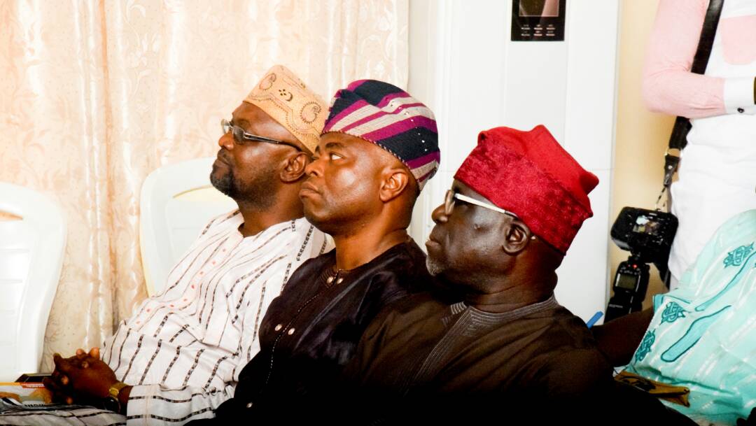 OpaIsokan's tweet photo. Listening attentively to the ọmọlúàbí Governor, @raufaregbesola during a courtesy visit to @StateofOsun by Blackmyths Associates

@omoonida @taiwooluga https://t.co/CXxgtuYc9D