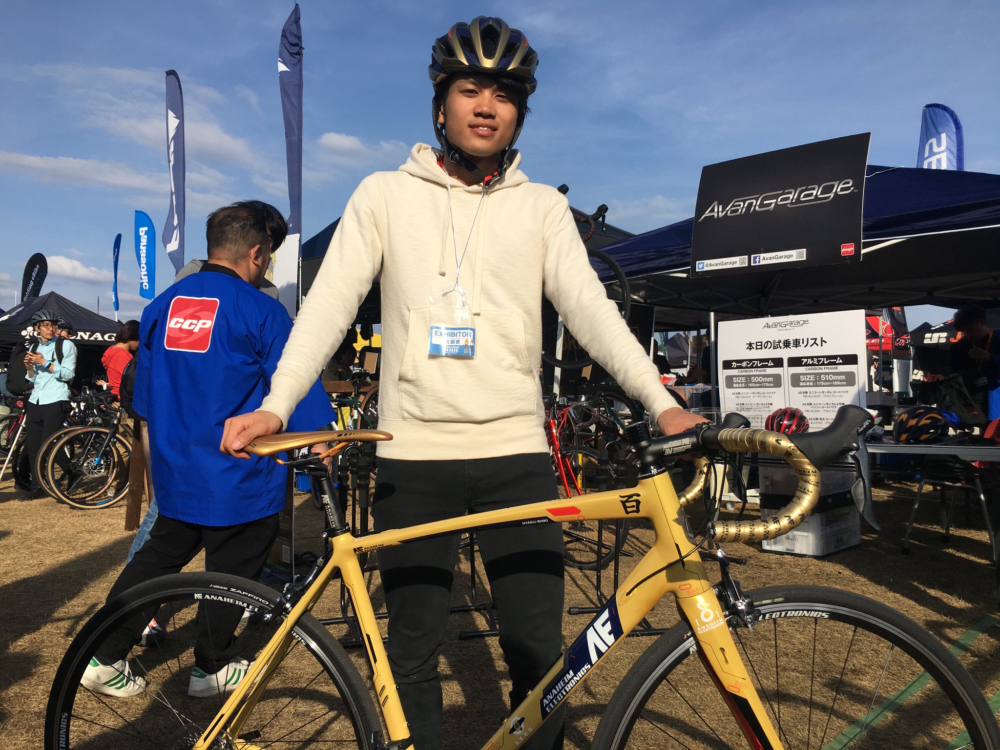 Twitter 上的 アヴァンギャレージ 現在好評発売中のガンダムヘルメットは 様々なメディアで掲載を頂いております ちなみに 百式ロードバイク と 百式ヘルメット を 併せて装着するこのようになります 百式セットで ロードバイクライフをお楽しみ