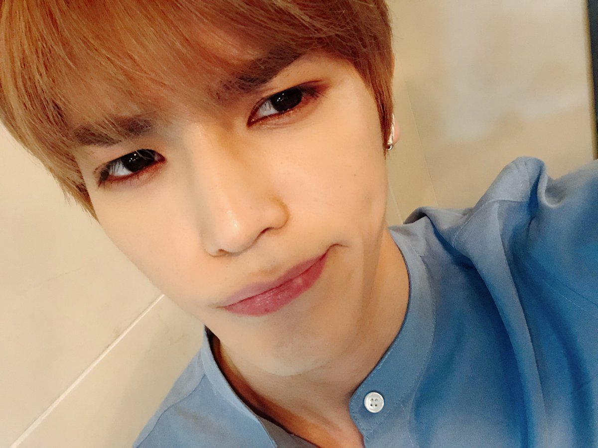 NCTsmtown's tweet photo. 진짜 셀카 너무 어려워요 ㅋㅋㅋㅋㅋㅋㅋ 
오늘 더쇼 일등 우리 시즈니들 함께 축하하려구 셀카 찍어봤어요 언제나 든든하고 감사한 우리 시즈니들 감사합니다 !!!! 사랑해용 ㅎㅎ-TY https://t.co/Ms96bYMs6x