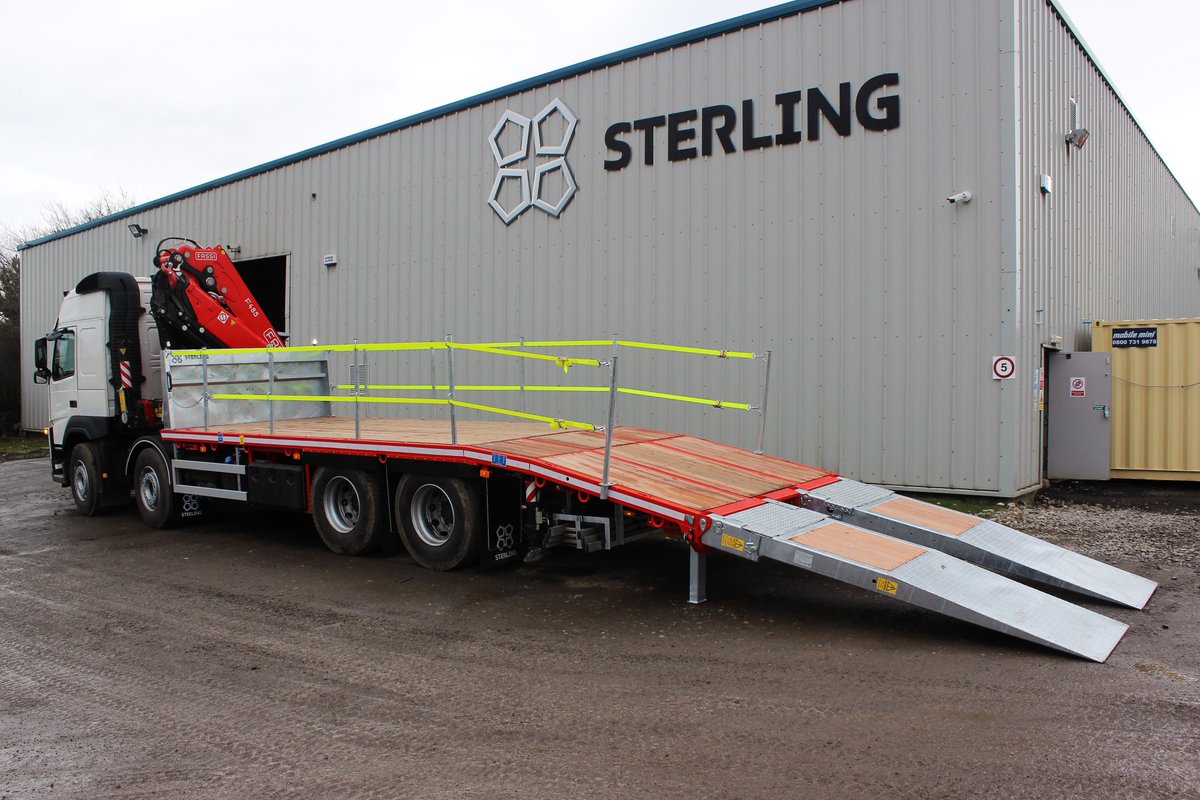 AlltruckGroup's tweet photo. You see what I see? one of our 8 wheeler @Fassi_cranes Cheese Wedge plant movers being photographed for us today by @Sterlinggpltd for @ScotPlantEvent and hiding around the corner was this! #MMSpotted @MobileMiniUK #crane #trucks https://t.co/ylgClejnza