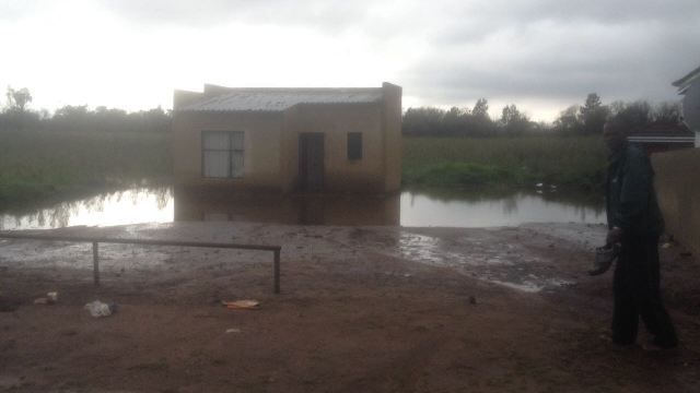 EldosFM876's tweet photo. News &amp; Images of the widespread flooding, large scale arrests of criminals, an investigation into a case of mob justice, a missing 3 year old and a lot more in our Weekly EldosFM News Wrap right here--> https://t.co/aNBvySYRvy https://t.co/IsCbXCCIhx