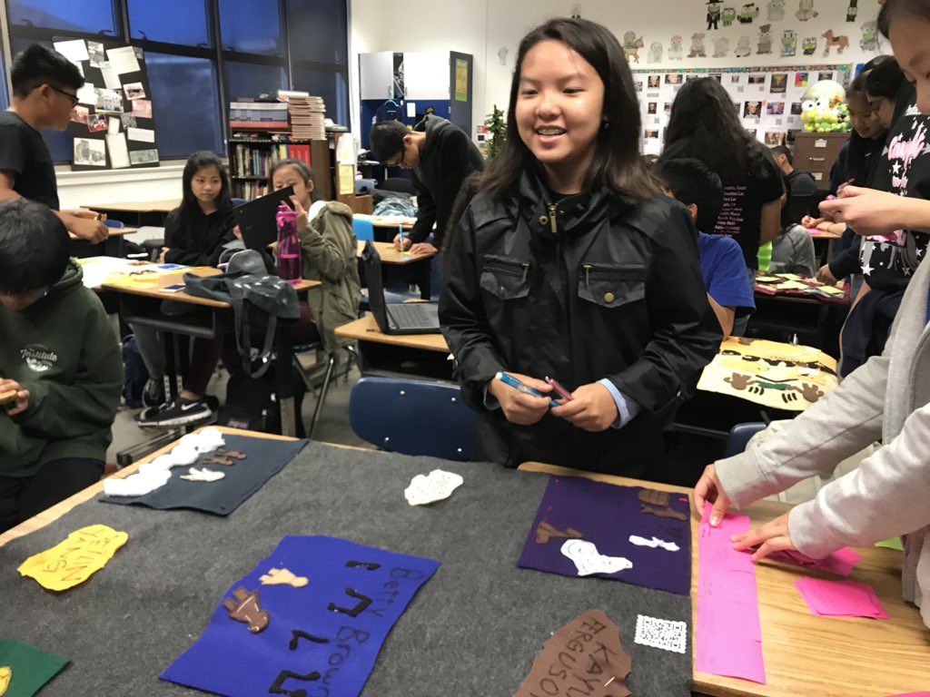 HistoryFrog's tweet image. Story Quilt Gallery Walk. So great talking to my Ss about what they learned about #ThomasJefferson’s enslaved people. Thx Ss for giving Joseph Fossett, Harriet Hemings &amp;amp; others a voice! #FAcollab @FirstAveMS