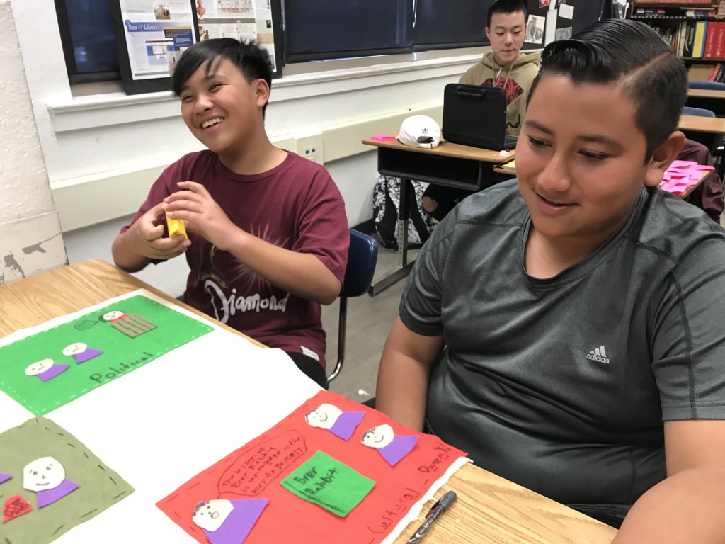 HistoryFrog's tweet image. Story Quilt Gallery Walk. So great talking to my Ss about what they learned about #ThomasJefferson’s enslaved people. Thx Ss for giving Joseph Fossett, Harriet Hemings &amp;amp; others a voice! #FAcollab @FirstAveMS