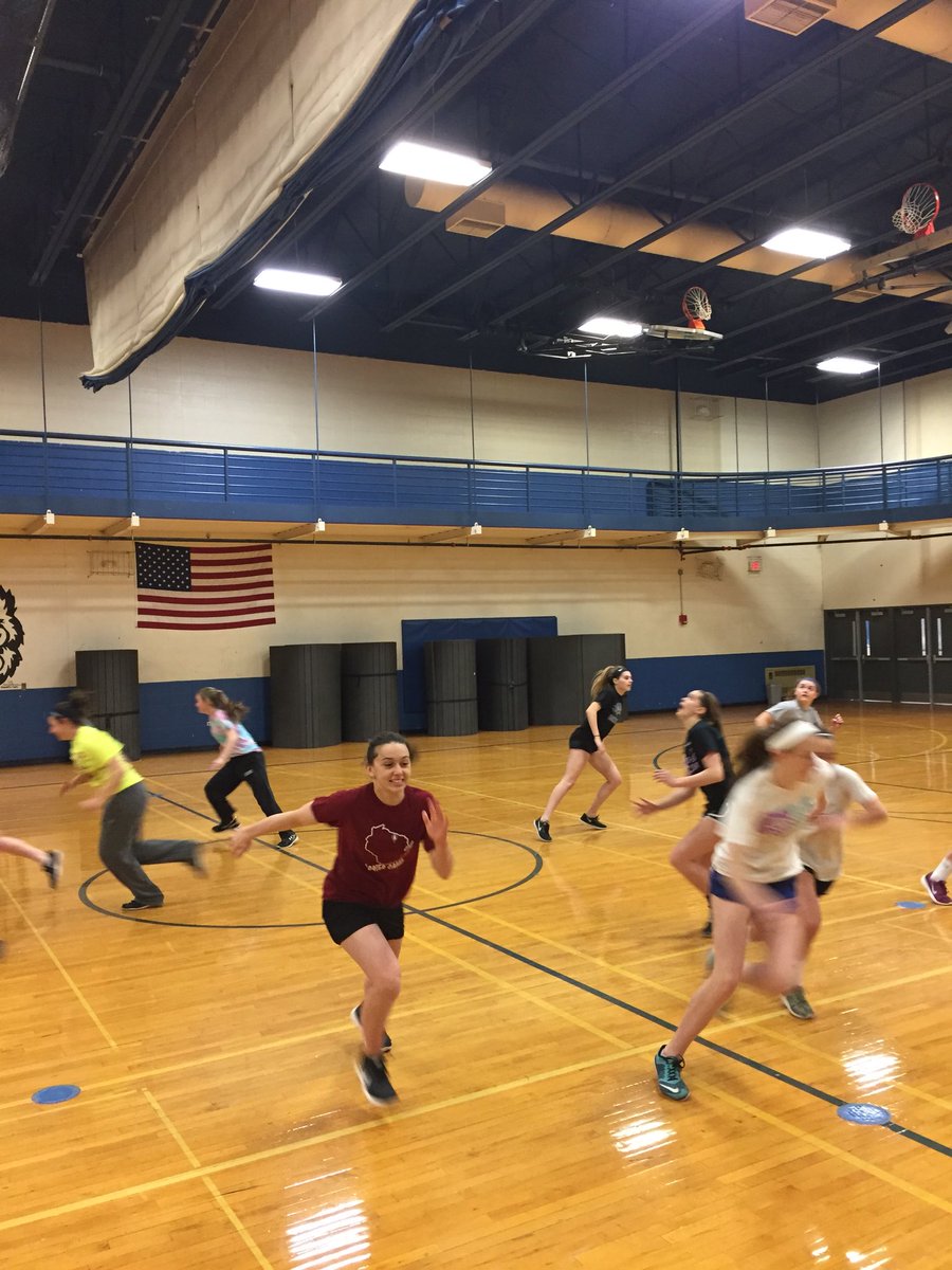 Lzhssoftball's tweet image. Nothing like a nice game of SPUD to get some cardio in! #spingbreak #lznation