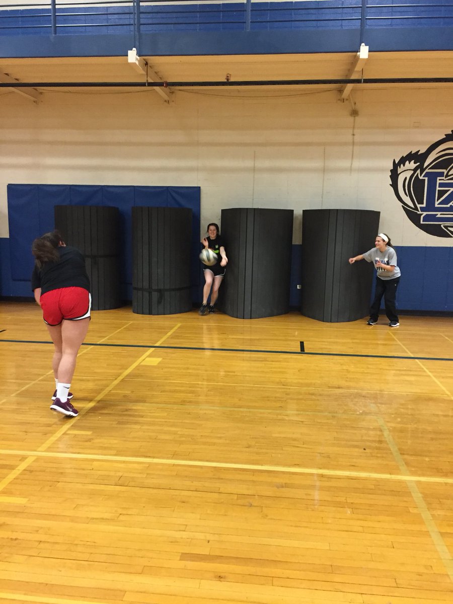 Lzhssoftball's tweet image. Nothing like a nice game of SPUD to get some cardio in! #spingbreak #lznation