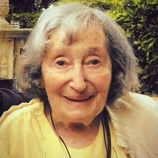 m_bouchin's tweet photo. Elle s'appelait #Mireille #Knoll, elle avait 85 ans et avait survécu à la #rafle du #veldhiv mais malheureusement, cette dame n'aura pas survécu à l'#horreur, à la #barbarie, à l'#imbecilite dont certains font parfois preuve. Cet #assassinat est #lâche et #odieux ! https://t.co/VtWTCxsxN8