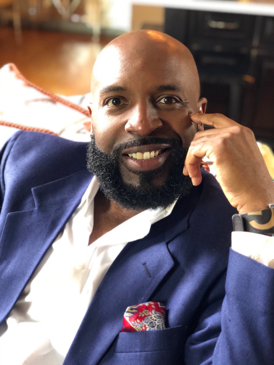 Lyfelong's tweet photo. When you’re on set in between takes and everything is flowing smoothly...All Smiles. #TheExperience #Writer #Director #Actor #Producer photo by @keeka1976 #screenwriter #themichaelfosterexperience #innerElite #film https://t.co/NTBsteYgAO