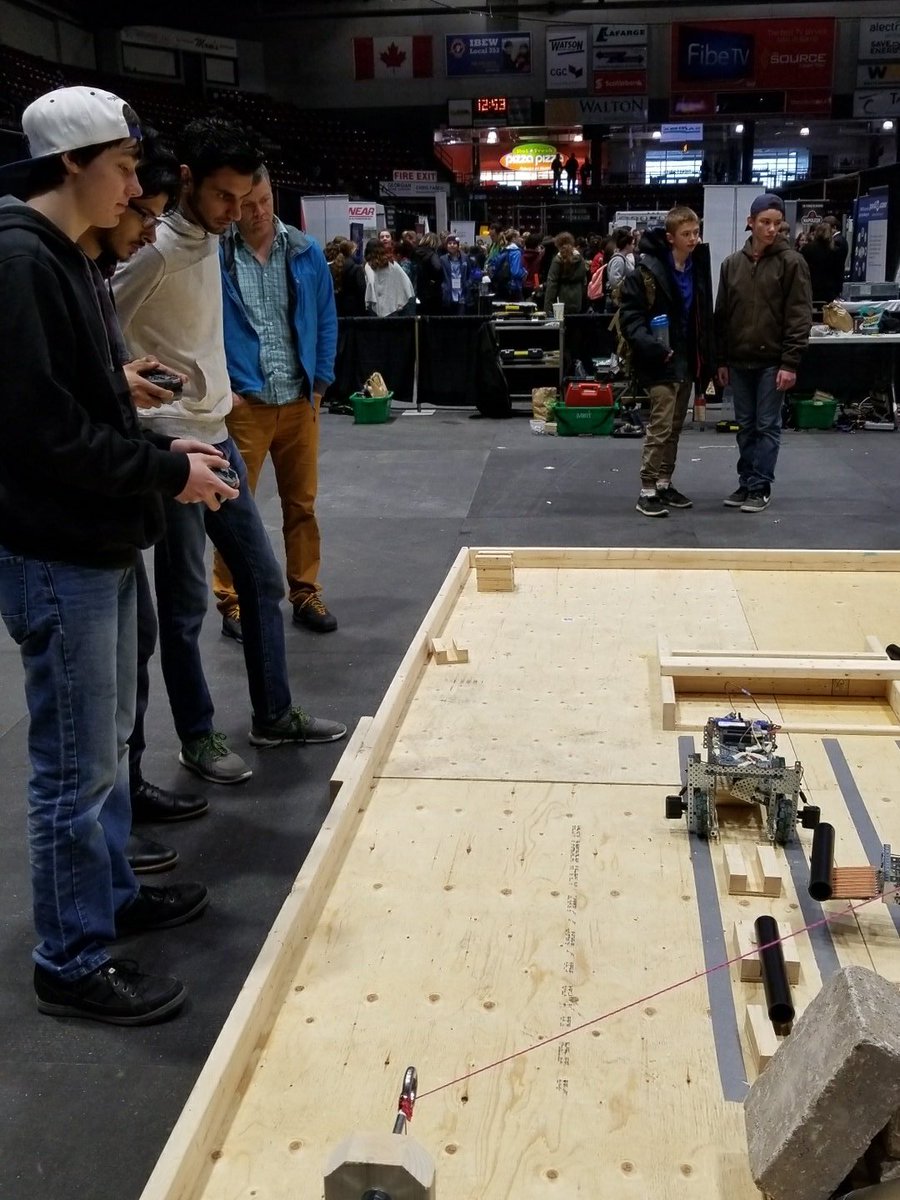 scdsbBelton's tweet photo. @BUCSpirit robotics club at the @cityofbarrie #trainintech show @skillsontario https://t.co/Ni4KPriODP