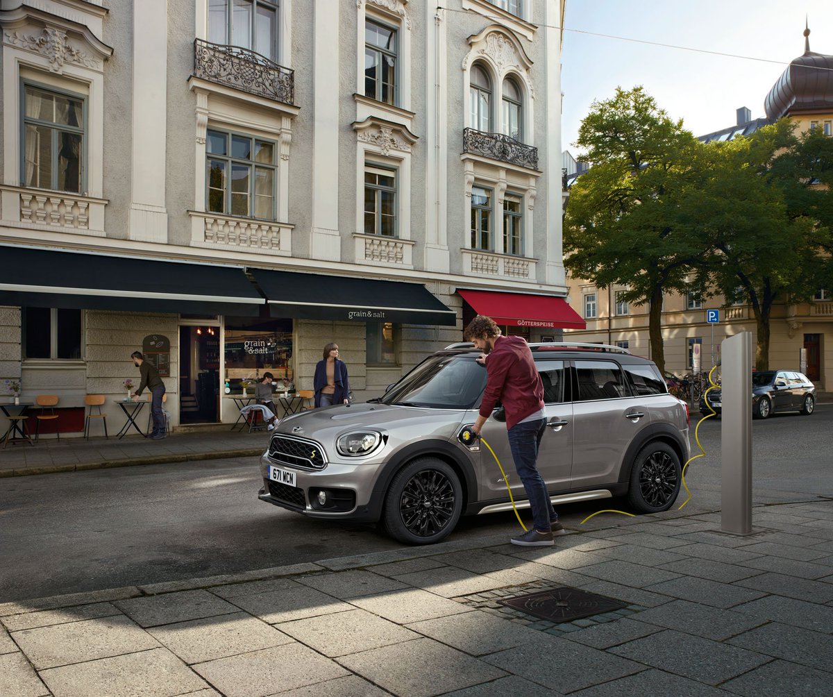 MINIUK's tweet photo. Everything you know and love about #MINI, with an electric charge. https://t.co/ikaZwl0FwO https://t.co/ij0sPHT0Ij