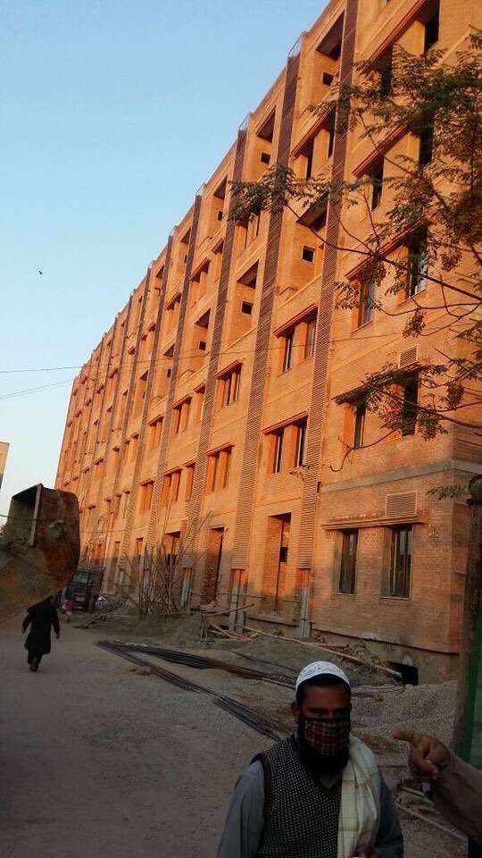 3/25 A new 7 storey building in Lady reading hospital with 800 beds and 32 OTs completed and also construction of Medical and Allied Wards at MTI Lady Reading Hospital Peshawar 8 floors(pic from nov 2017)