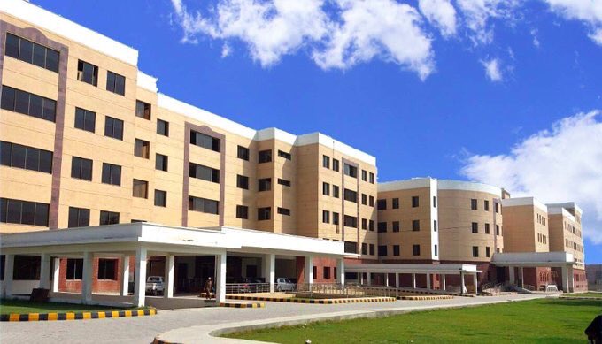 5/25 Peshawar Institute of Cardiology. The hospital is equipped with operating theatres and four catheter laboratories. PIC Hospital has 100 beds, including beds for:• cardiac and thoracic surgery• cardiology day case unit• adult intensive care• the transplant unit.