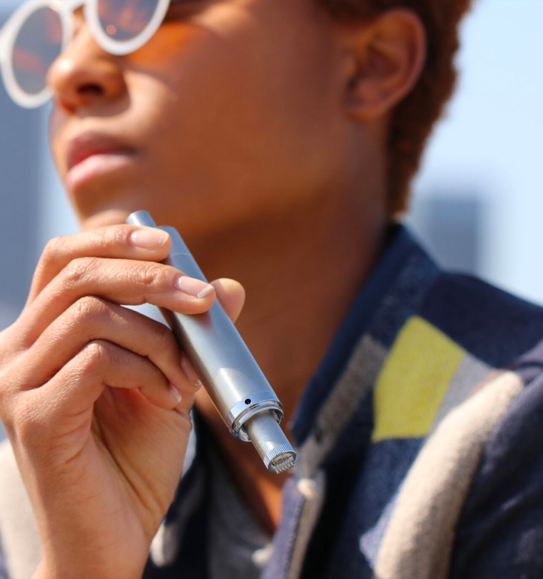 BNDLSTECH's tweet photo. The CF 710 comes with two interchangeable ceramic and quartz coils in order to provide thick dense clouds like a traditional dab rig or to get the different terpene profiles found in your concentrates. 
#bndlstech https://t.co/cwKMsCPVKt