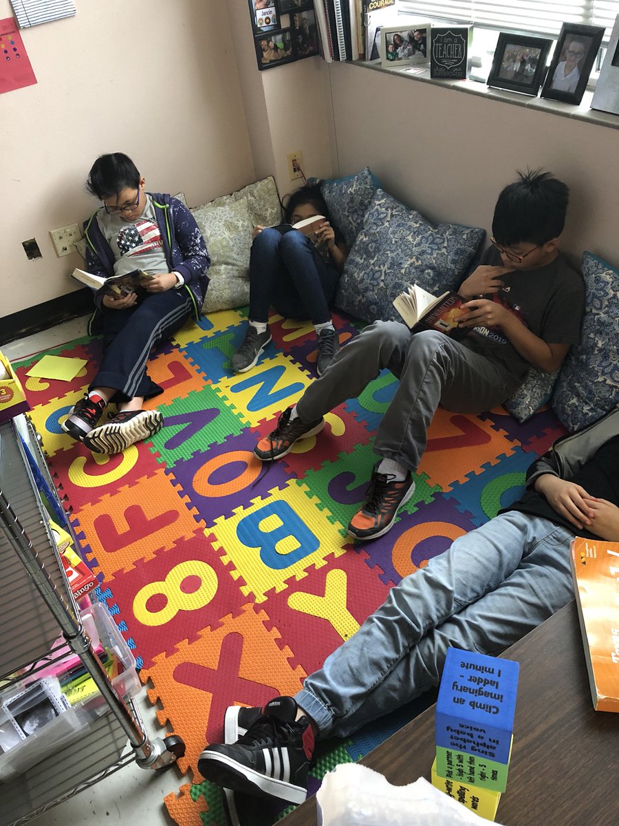 JamieFieldhouse's tweet image. Enjoying indoor recess in our new quiet zone! #readinginmath