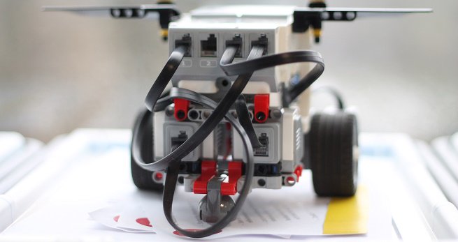 fmeAG_de's tweet image. Neu im #fmeBlog: Ein Einblick in eine Woche Digital-Camp @ fme - fünf spannende Tage mit #AppCoding, #VirtualReality und #autonomenFahren mit #Robotern. Die Mädchen und Jungen zwischen 11 und 15 Jahren hatten sichtlich Freude. Lesen & sehen Sie selbst: ow.ly/WlrG30jbuDu