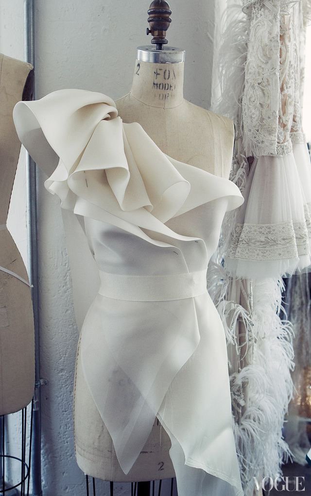 a t e l i e r// back from my self-prescribed social media hiatus with a couture Tuesday. Marchesa’s atelier is one of the most gorgeous things to get a glimpse into, even when the pieces are unfinished!