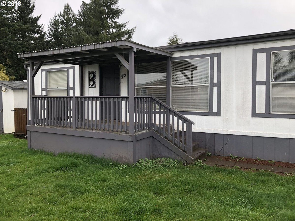 stclairhomes's tweet photo. 1990 Redman double wide manufactured home in Riverwood Park. Vaulted ceiling and large windows to bring in natural light. https://t.co/F73EuewERP #realestate #creswell #houseforsale https://t.co/f5H5zNyvFq