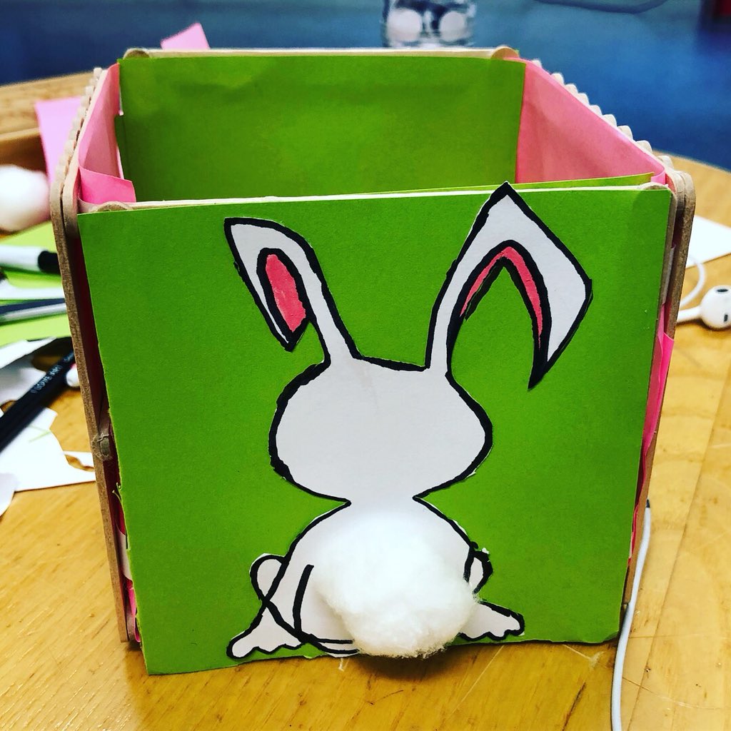 CoolitArt's tweet image. Here’s our example for our Easter Basket session this afternoon - pre-attaching the handle but still with a fluffy tail! #EasterSession #EasterBasket #GreatArt #mygreatart #papercraft #lollysticks #construction #🐰#freeartclass #creativityforall