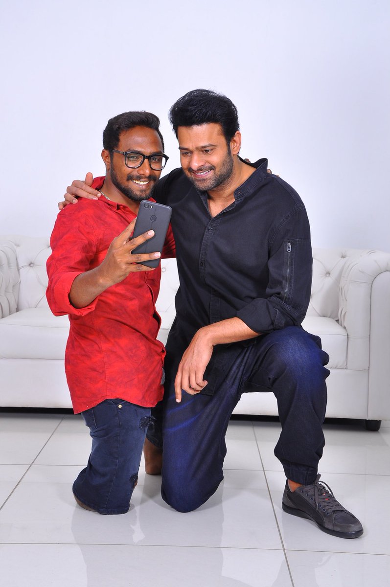 PrabhasRules's tweet photo. A hero isn’t measured by size of his strength and heights.. But by the strength of his heart and heights you reach by the way you treat your fans
#Prabhas ❤️ https://t.co/AGqKb330Xf