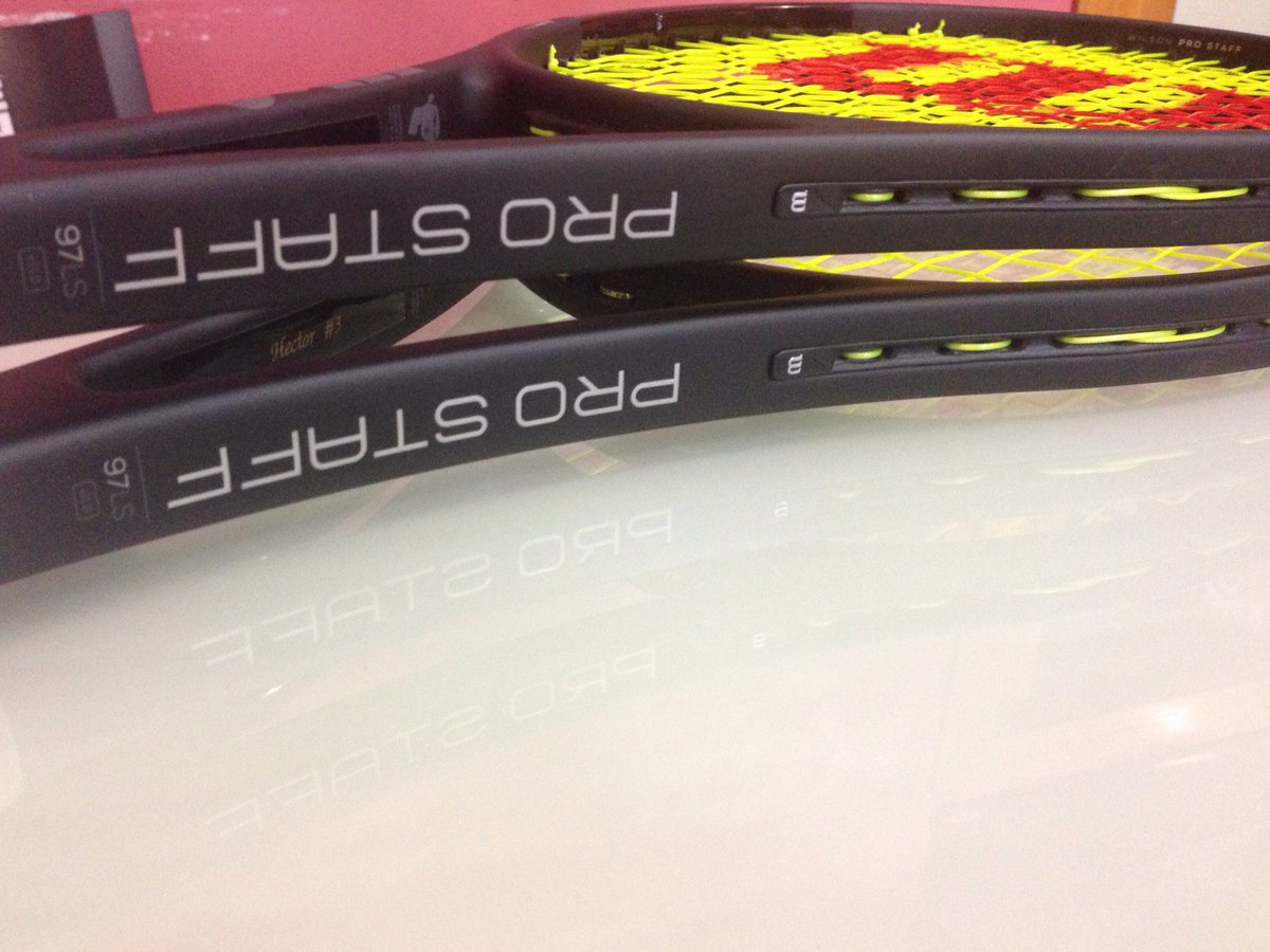mainDrawtennis's tweet photo. Encordando para un coach muy especial!😉 @hectordelbarco #mentalcoach #mentalcoaching #psicologiaesportiva  #tenis #wilson #prostaff97ls #serviciodeencordado #stringingservice #cerclesabadelles https://t.co/KJVBwKZQ2p