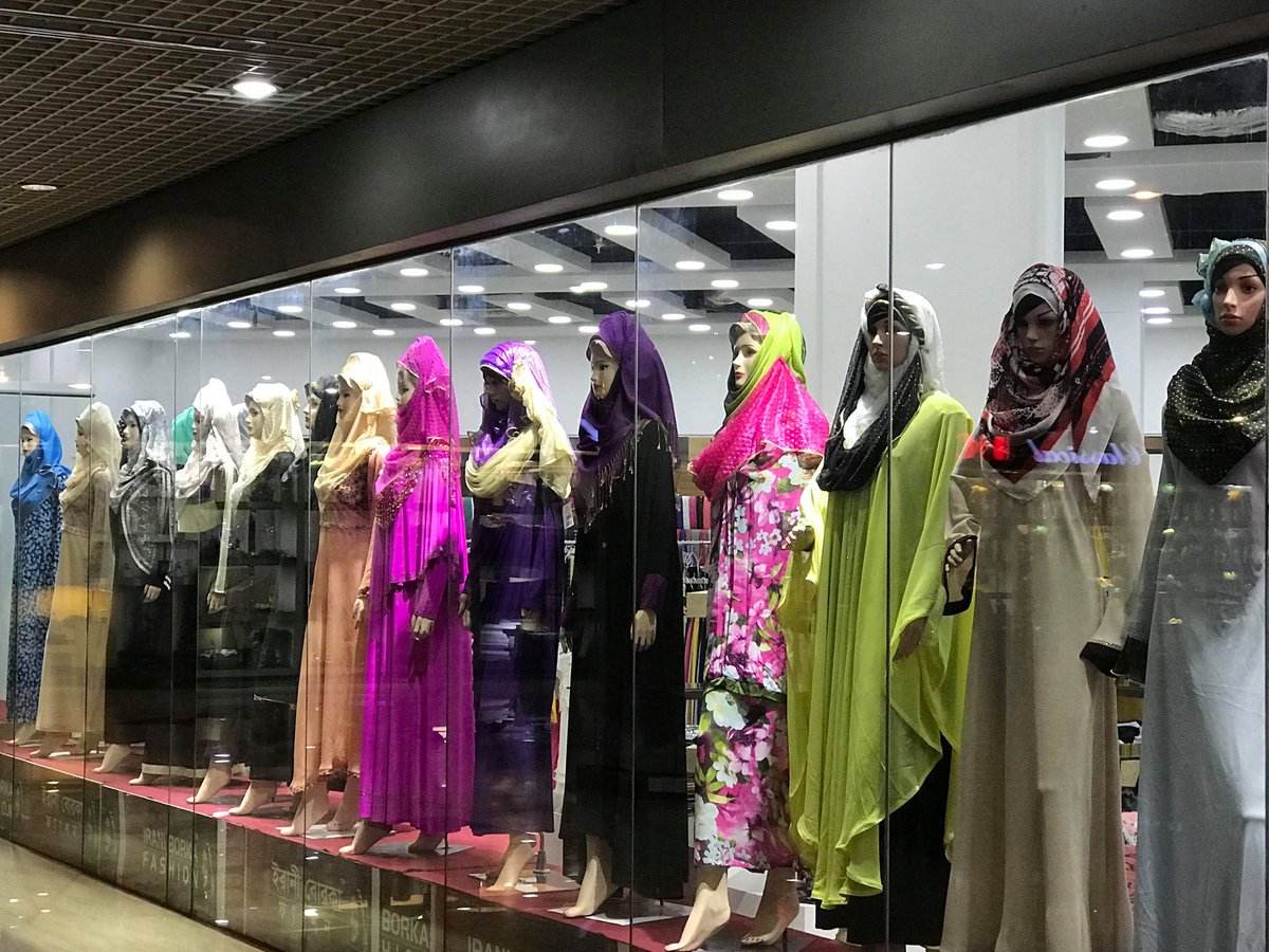 Taslima Nasreen On Twitter I Can Not Recognize Bangladesh Anymore Grew Up In 70 S And 80s No Young Woman Wore Burqa Or Hijab This Is A New Islamized Bangladesh Girls And Women