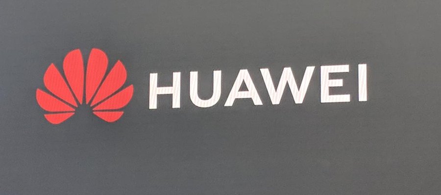 El logo de Huawei representa una flor y un sol naciente ??