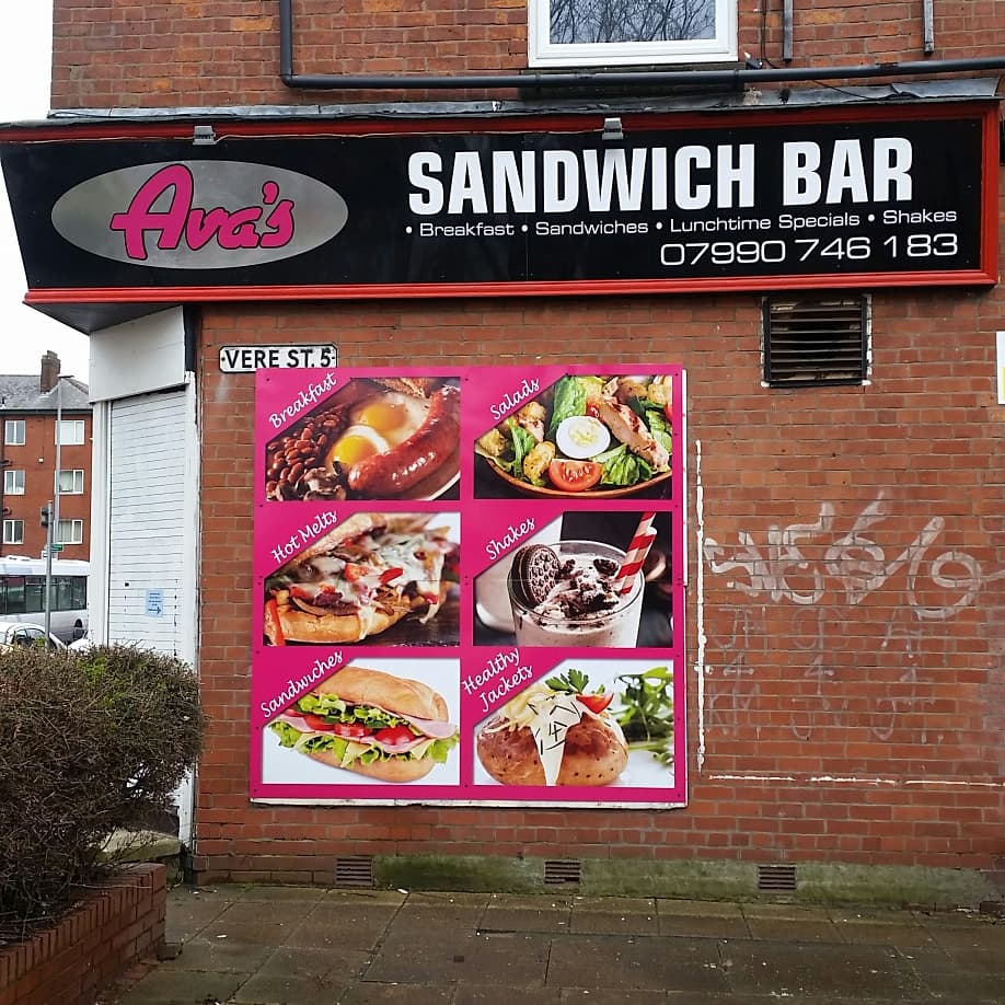 WeAreSeymour's tweet photo. The team out onsite today installing high gloss fascia signs, and full colour signage in #Salford #signs #shopsign https://t.co/CkAVxuF3vi