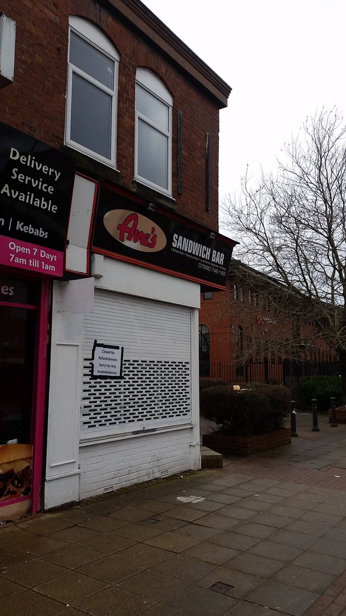 WeAreSeymour's tweet photo. The team out onsite today installing high gloss fascia signs, and full colour signage in #Salford #signs #shopsign https://t.co/CkAVxuF3vi